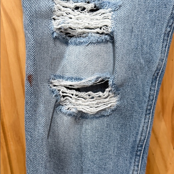 Old Navy Light Blue Distressed Ankle Jeans - Picture 3 of 4